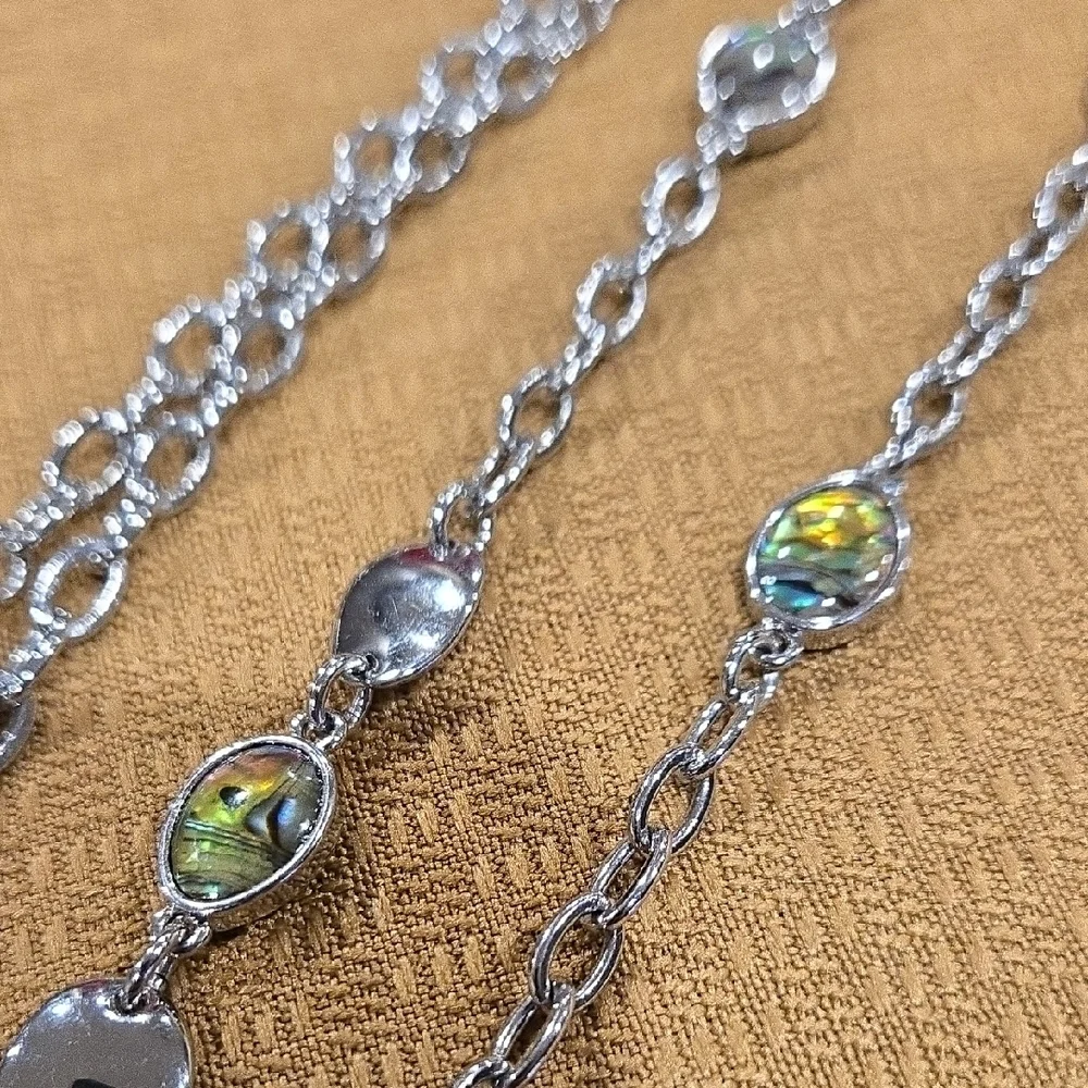 Elegant Silver and Green Women's Necklace